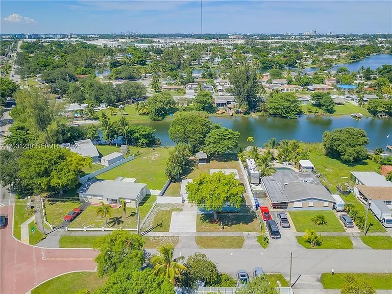 3921 SW 31st Dr — Photo 10