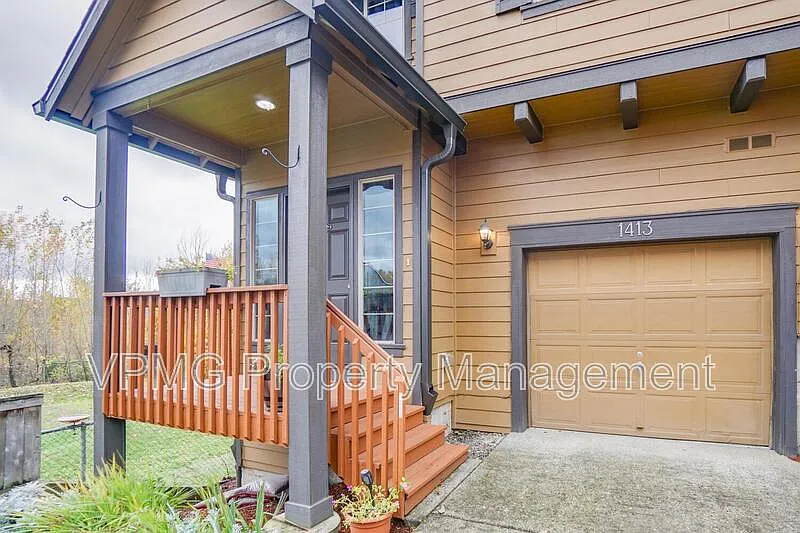 4 bed, 2.5 bath, 2184 sqft, $2,295 — Photo 2