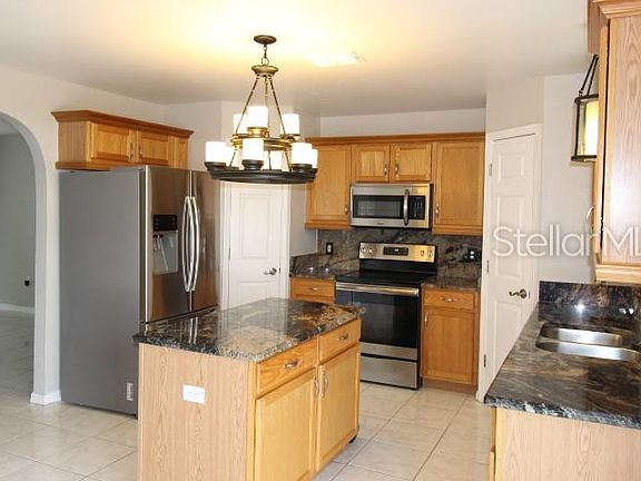 4th image of 727 Sunset Cove Dr