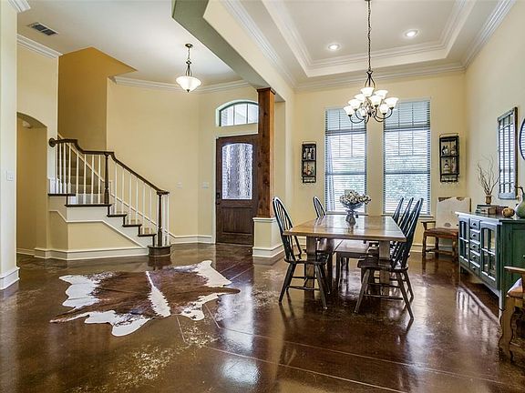 4th image of 1026 Country Bend Dr