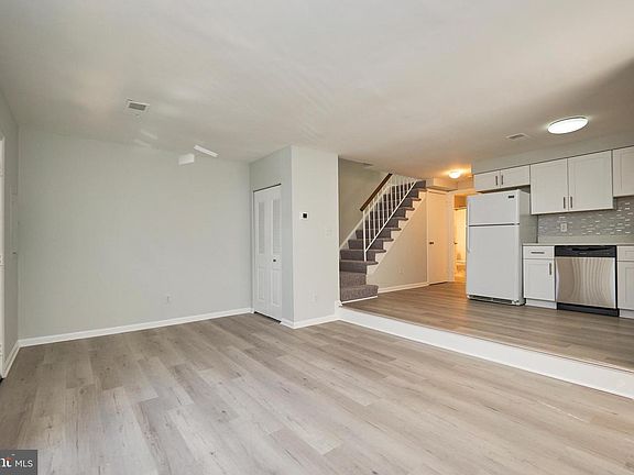 4th image of 104 N Bedford St