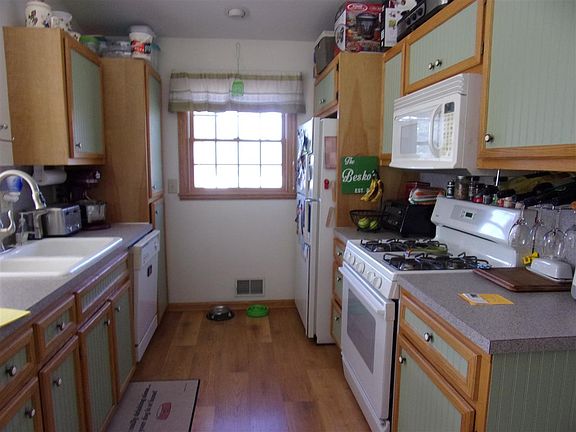 4th image of 271 W Logan St