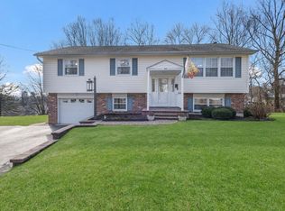 2935 Summit Cir, Aston, PA 19014