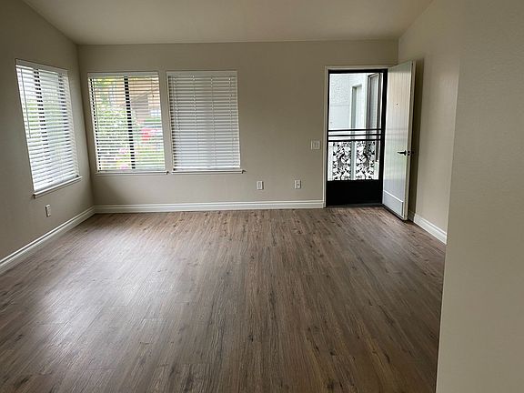 4th image of 42218 Village 42