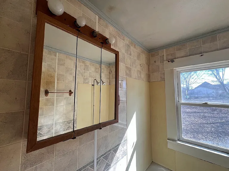 1553 E Hickory St — Photo 10