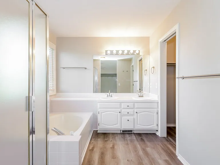 7918 Berkshire Ln — Photo 13