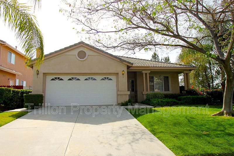 1st image of 39882 Daphne Dr