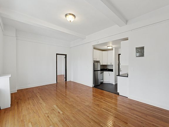 5th image of 208 W 23rd St APT 1701