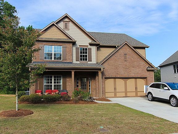 Bright open concept, all woo