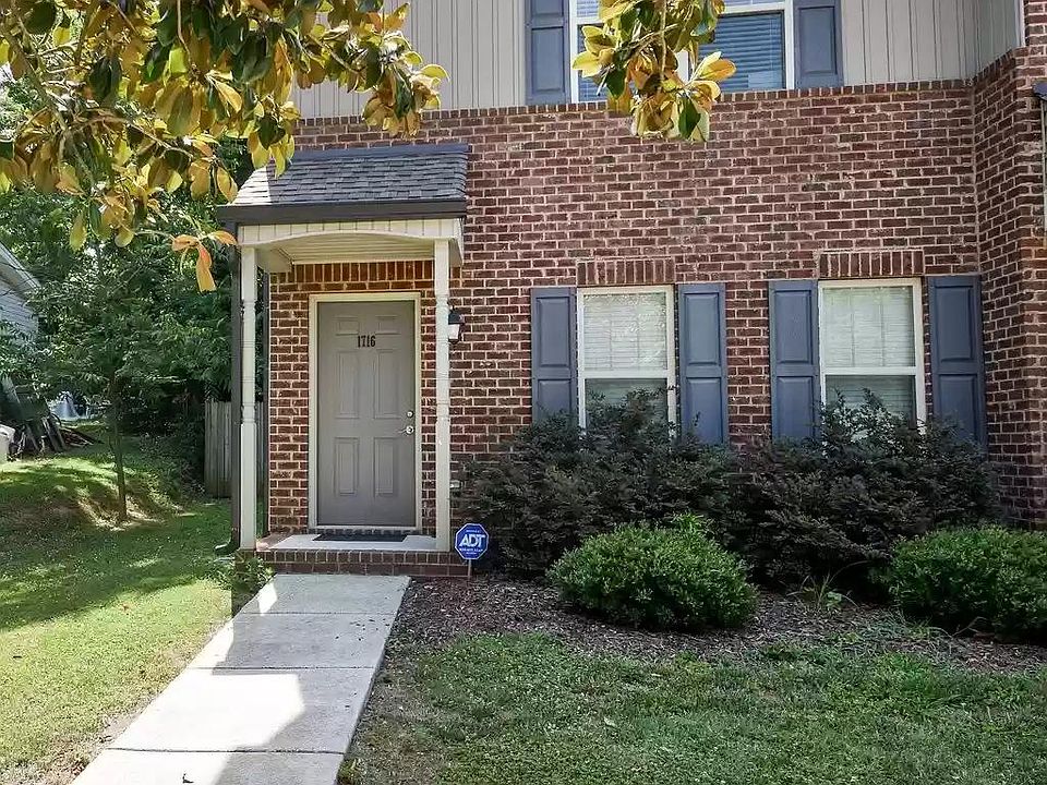 2nd image of 1716 Clemmer St NE #1716
