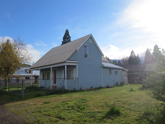 3rd image of 200 Grand St