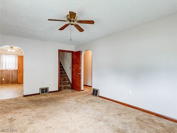 3rd image of 209 9th St NE