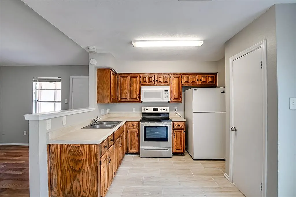 2 bed, 780 sqft, $1,000 — Photo 1