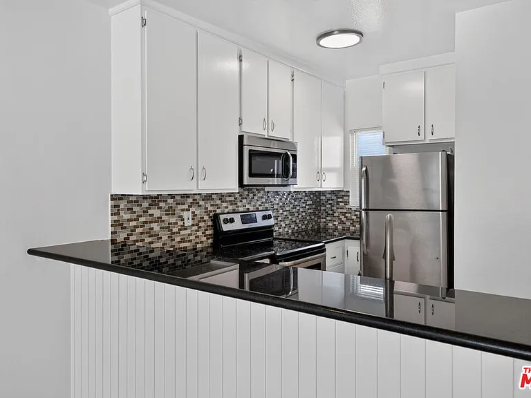311 Montana Ave #302 — Photo 11