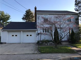 915 Partridge Ln, Bowling Green, OH 43402
