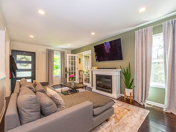 3rd image of 247 Airmount Ave