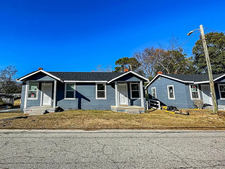 215 Andy St — Photo 2
