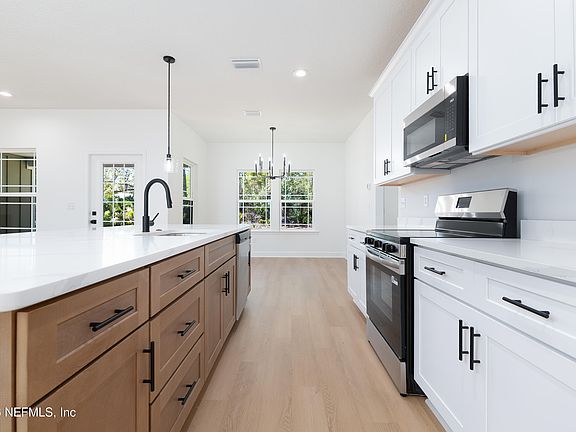 4th image of 10 YUCCA Street