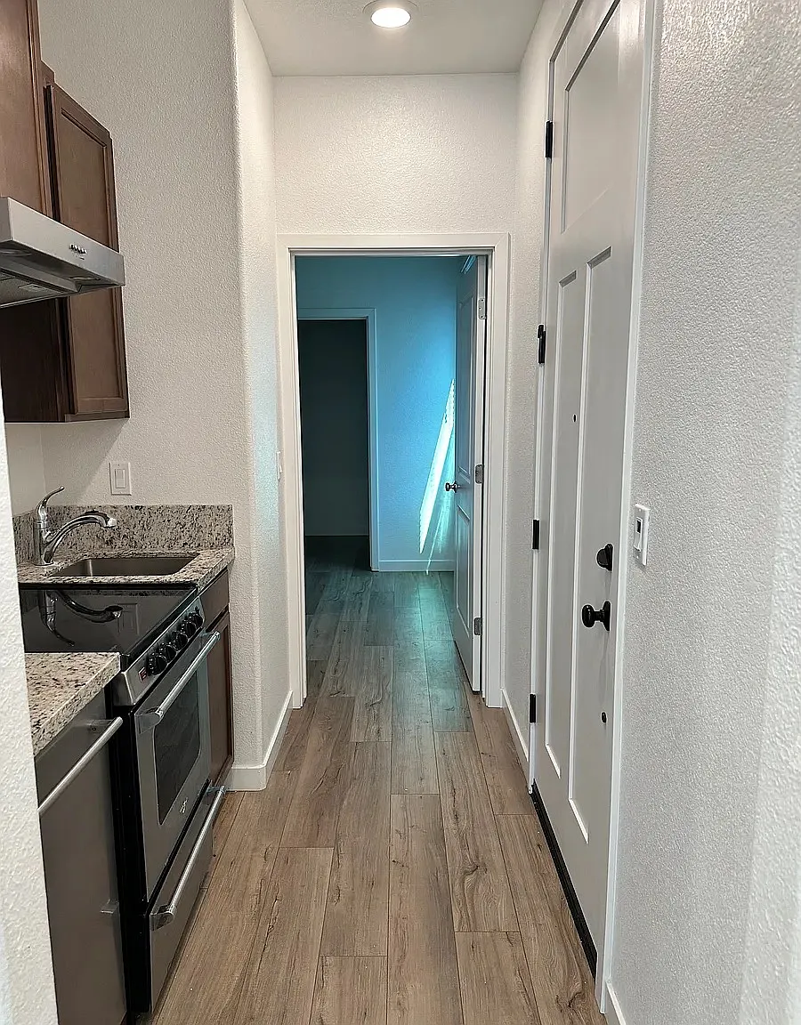 1 bed, 550 sqft, $1,200 — Photo 3