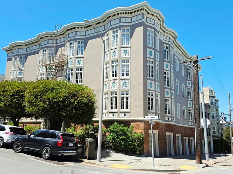 2800 Filbert St — Photo 1