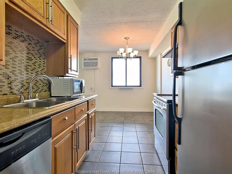 150 Park St W #1812 — Photo 15