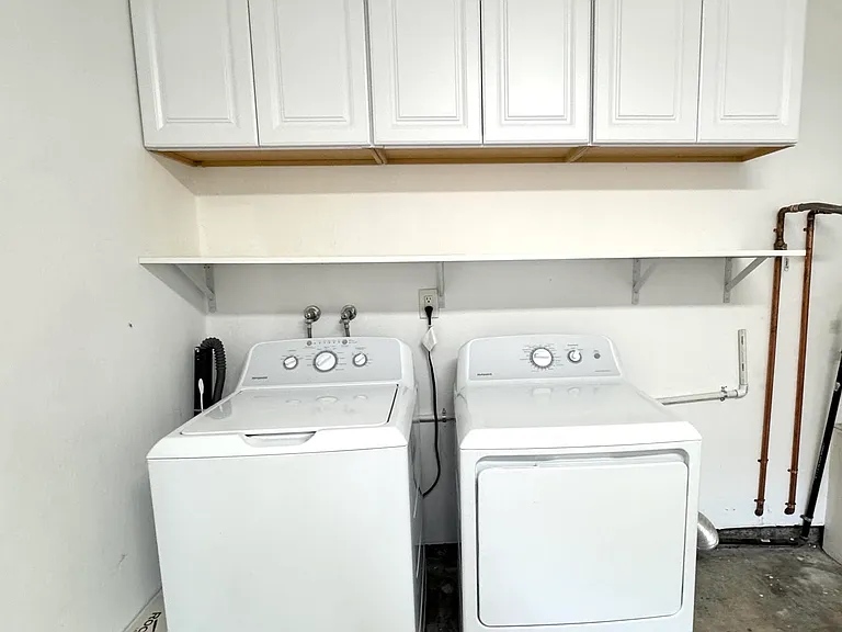 908 Live Oak Dr — Photo 14