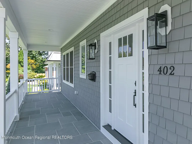 402 6th Ave — Photo 24