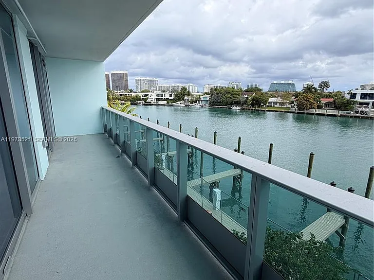 9201 E Bay Harbor Dr #303 — Photo 25