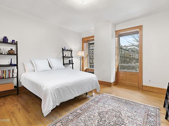 3rd image of 300 W 109th St APT 2R