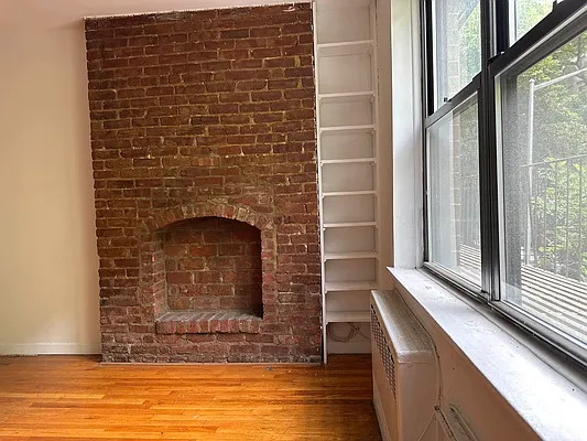 Rented by Eric Goodman Realty Corp | media 7