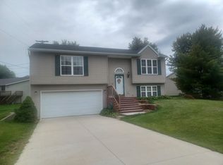 4640 Chesterfield Blvd NW, Grand Rapids, MI 49534
