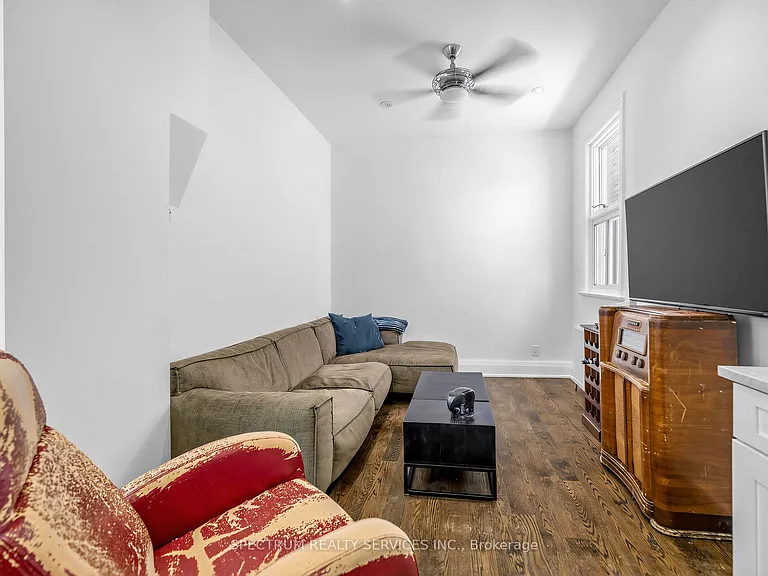 29 Raglan Ave — Photo 4