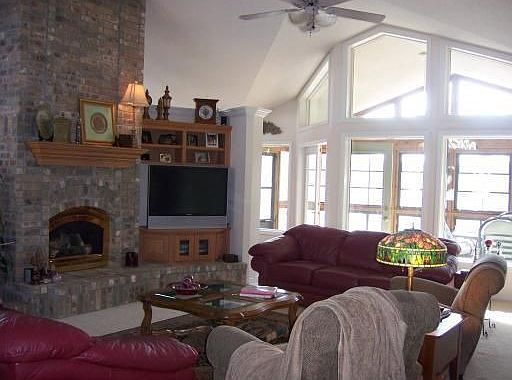 4th image of 32 Dunkeld Dr