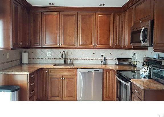2nd image of 142 Buckingham Ct