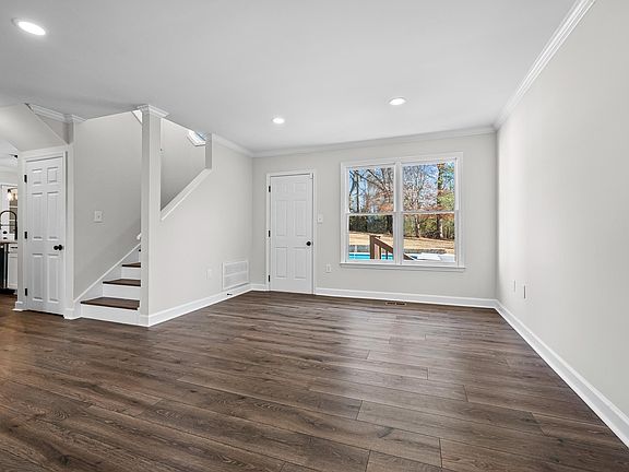4th image of 151 Tymberbrook Dr