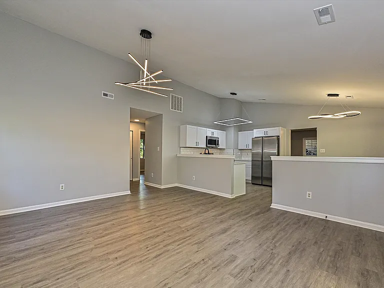 633 Pennwood Ln — Photo 7