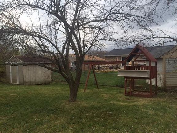 3rd image of 10879 Pippin Rd