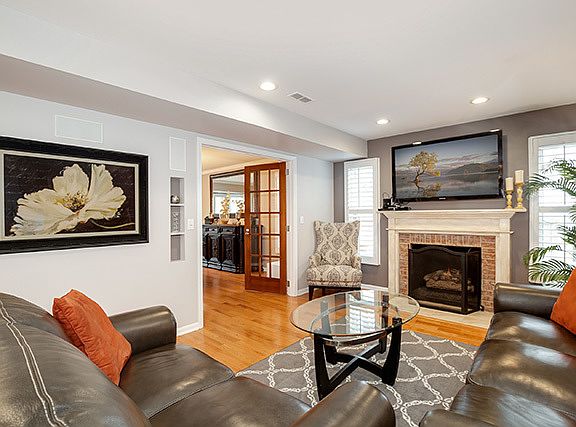 3rd image of 324 Orchard Ln