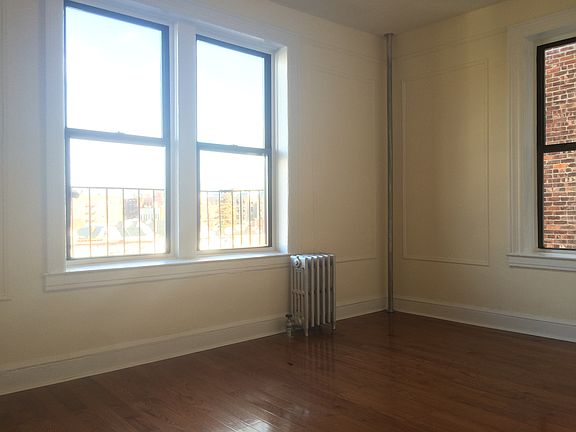 4th image of 4229 Judge St #4E