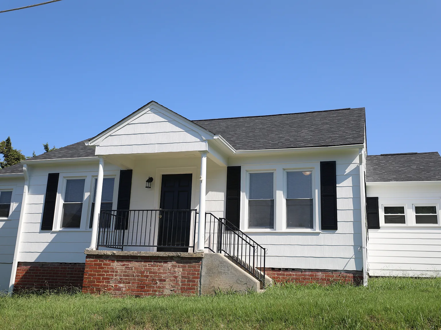 3 bed, $1,295 — Photo 1