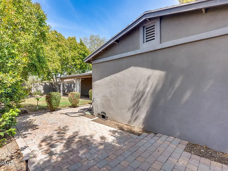 2933 W Muriel Dr — Photo 46