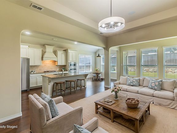 2nd image of 620 Caudle Ln