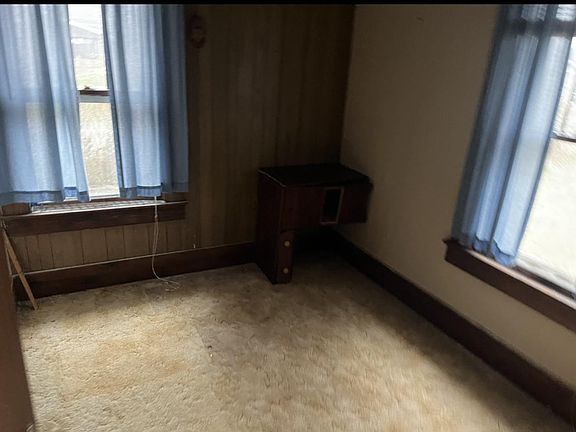 5th image of 802 S Emma St