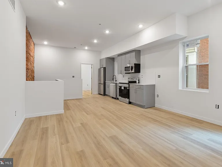 223 S 45th St #1R — Photo 5