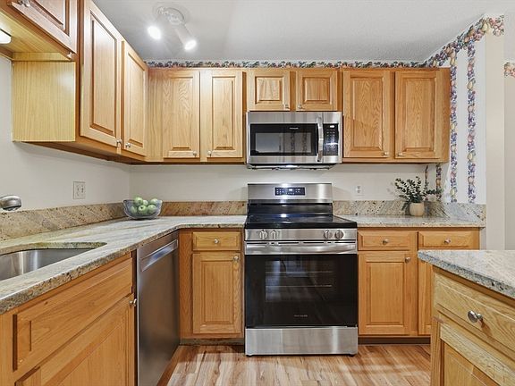 2nd image of 19 Bourbon St APT 89