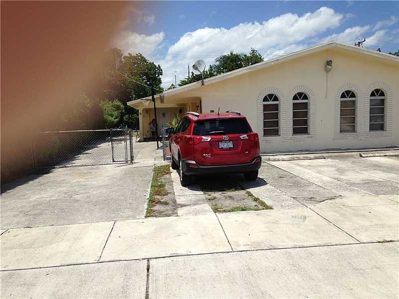 2nd image of 315 E 12th St