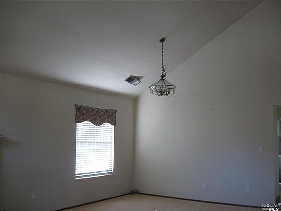 4th image of 1251 Locust Dr