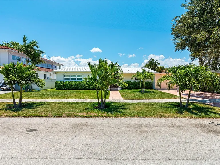21320 NE 25th Ct — Photo 35