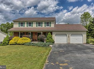 585 Hooker Dr, Gettysburg, PA 17325