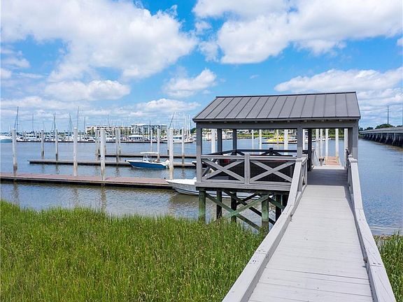2nd image of 420 Yacht Club Ln